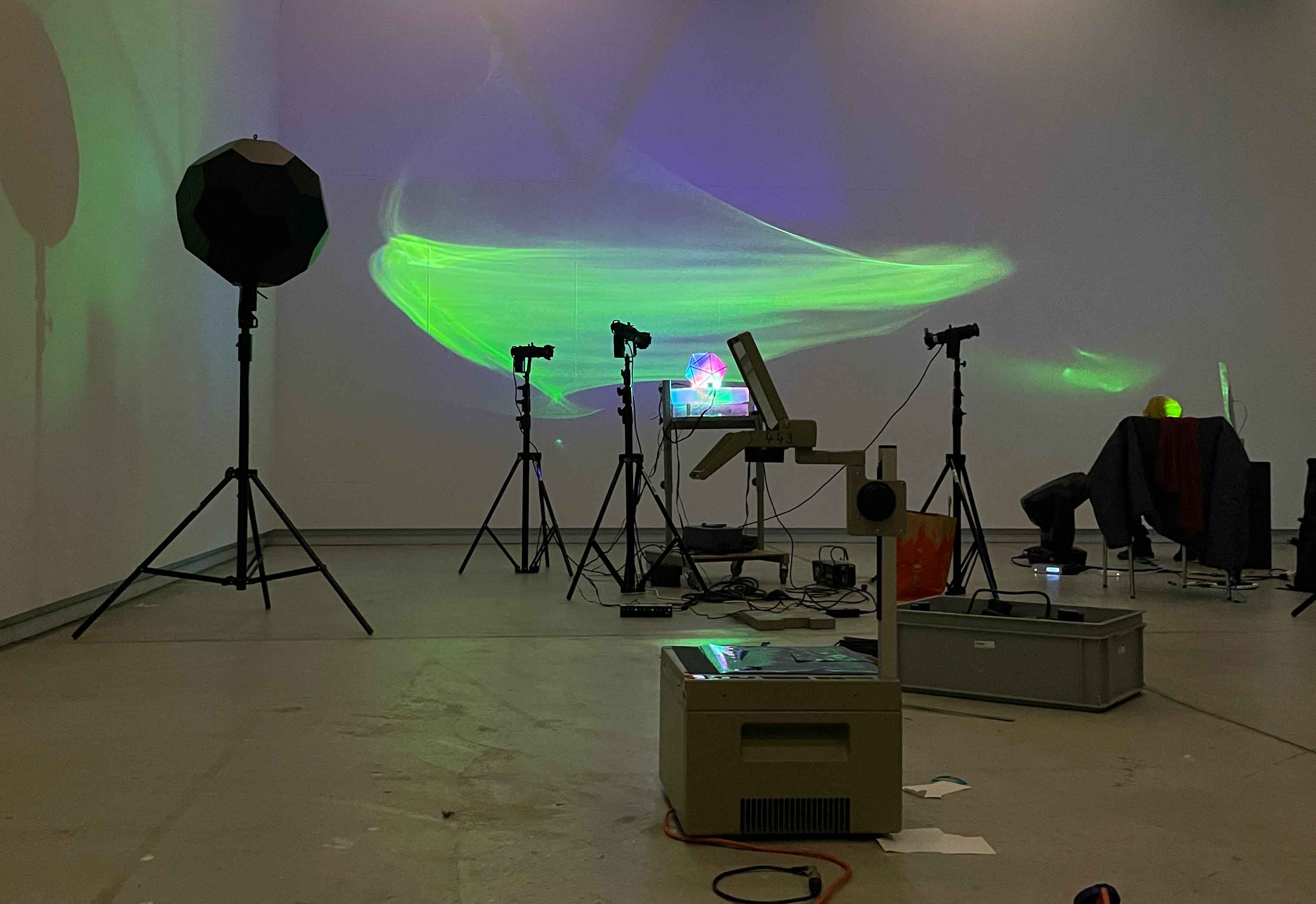 Lichtinstallation inspiriert vom Naturphänomen der Nordlichter, entworfen von Cyril Keller