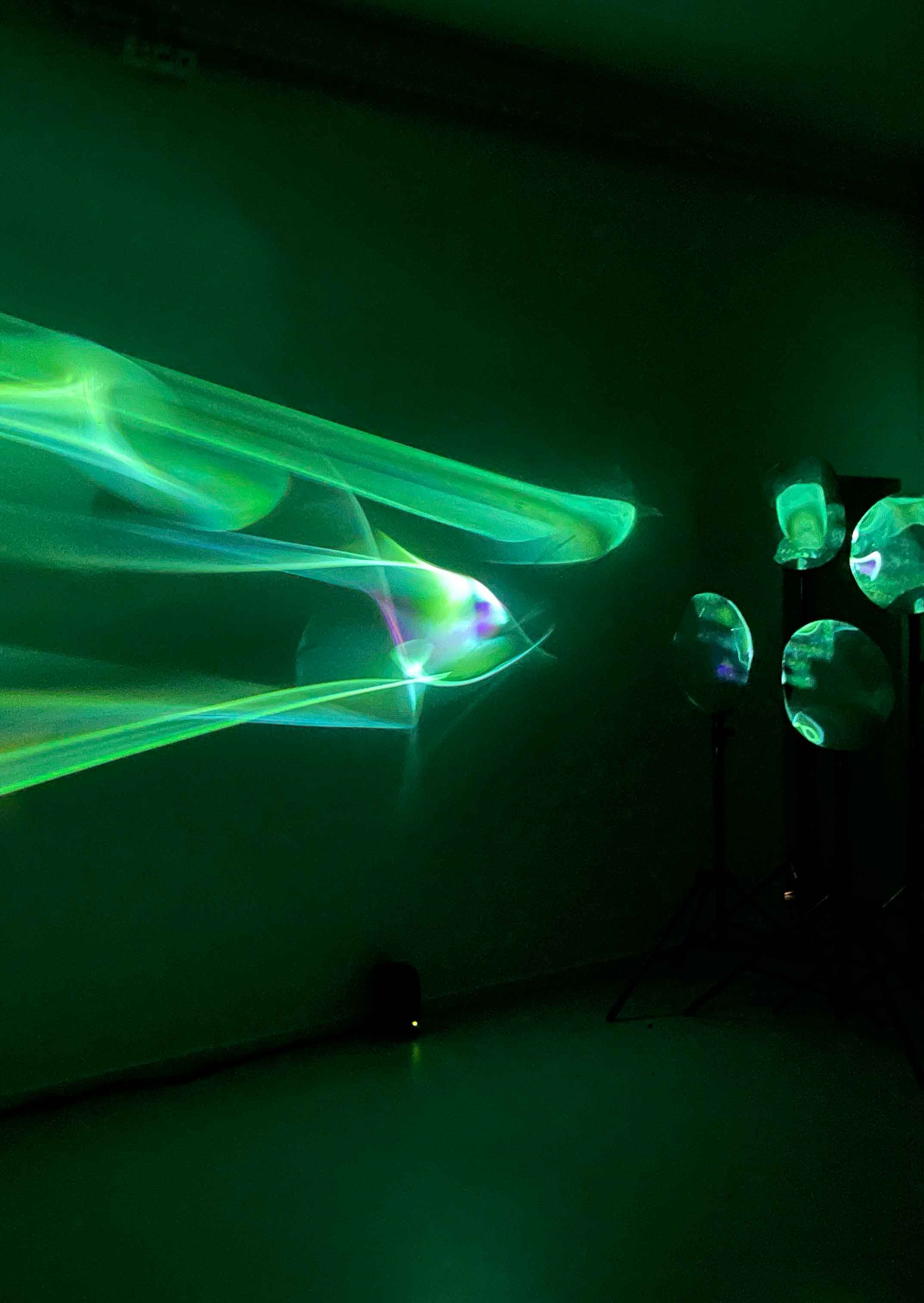 Lichtinstallation inspiriert vom Naturphänomen der Nordlichter, entworfen von Cyril Keller